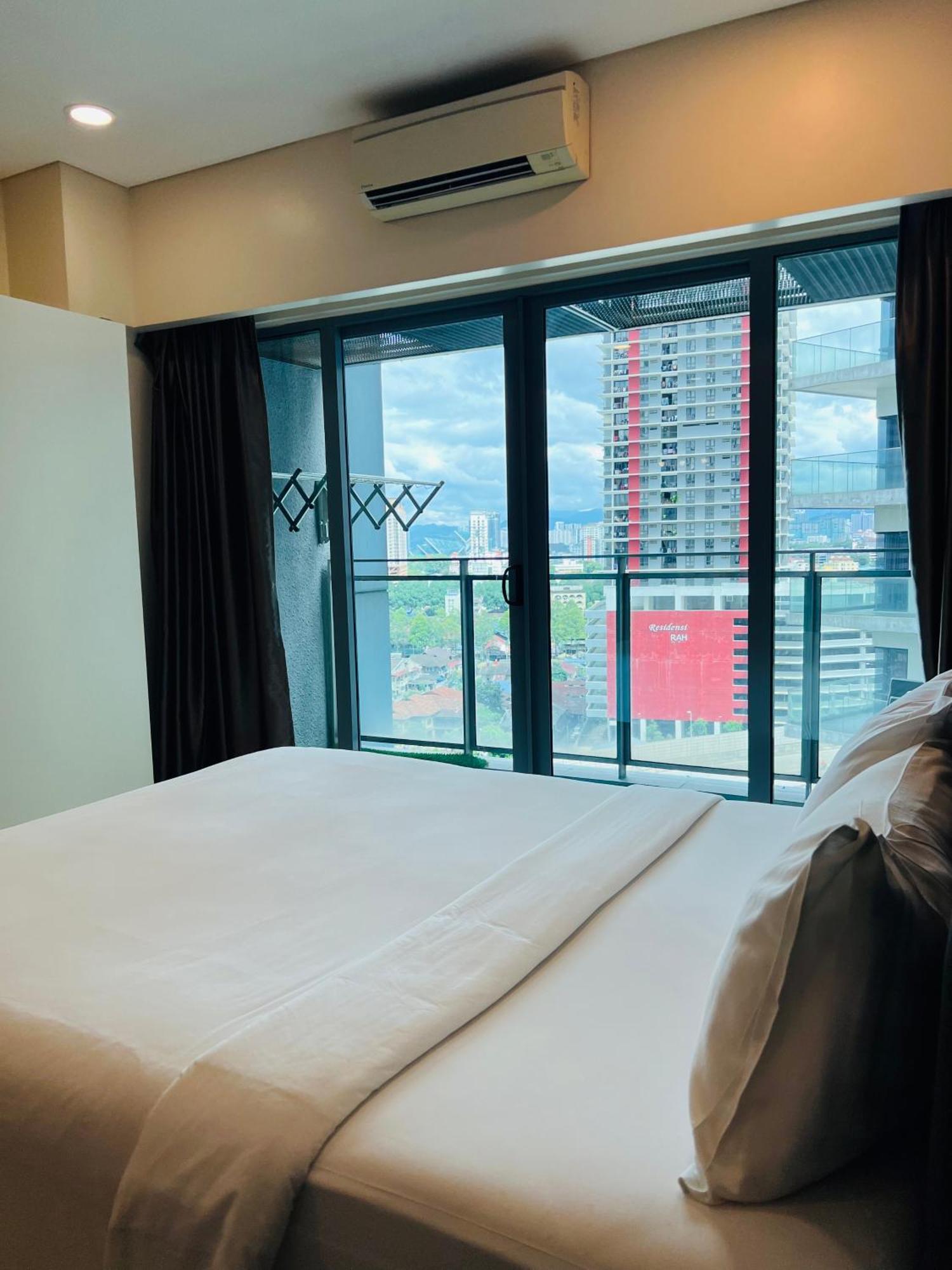 Summer Suites Klcc By Classy Kuala Lumpur Bagian luar foto